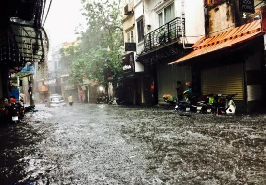 hanoi flooded during the heavy rain