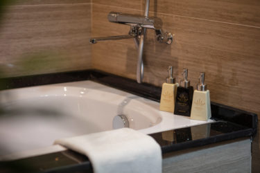 junior suite bathtub and bathroom amenities